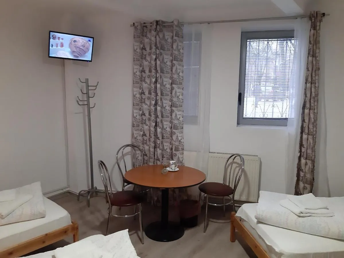 Carol 51 Hostel Bucharest 0*,  Romania